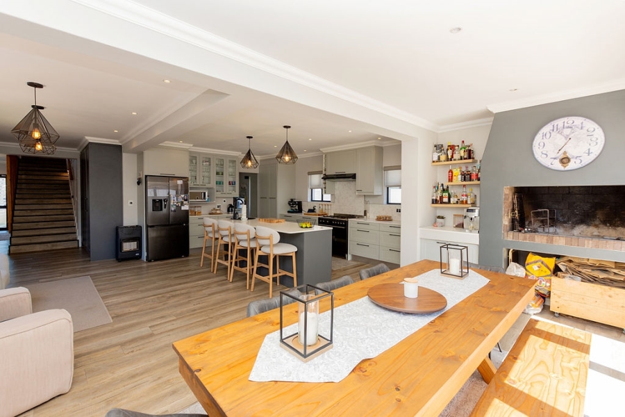 4 Bedroom Property for Sale in Calypso Beach Western Cape